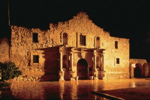 alamo-at-night