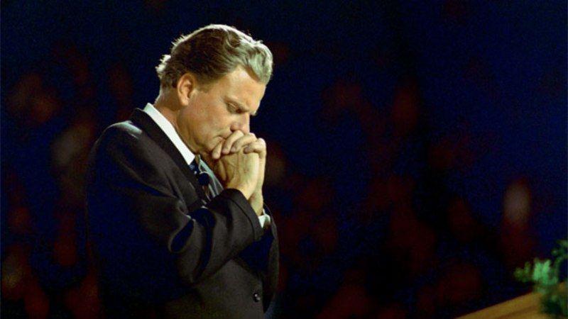 billy-graham-praying