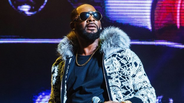 r-kelly-performance-2018-tp-billboard-1548-768x433